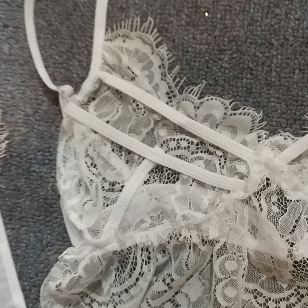 Lingerie - Picture 4 of 6